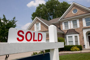 How to Attract Buyers and Sell Your House in Record Time